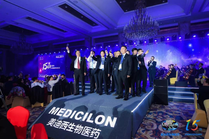 BB贝博CEO陈春麟携高管团队敬酒