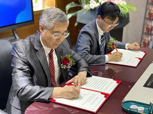 双方签定战术和谈并合影留想