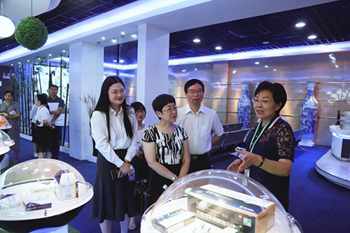 宜昌人福与BB贝博进行研发战术合作互换会