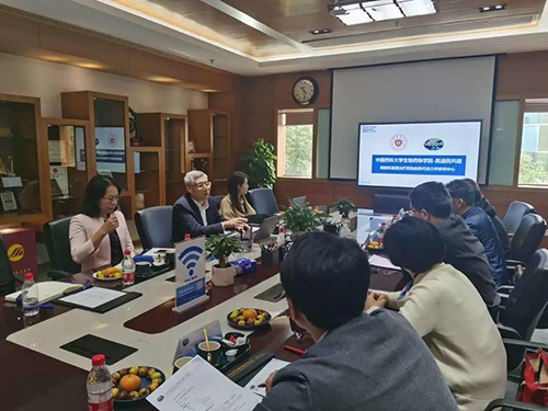 BB贝博首席执行官陈春麟博士，商务发展部副总裁蔡金娜博士等人周到欢迎了金能明书记一行。